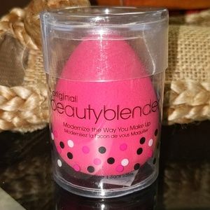 Original Beauty Blender pink 19 available!